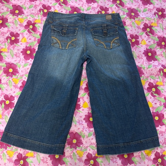 Classic Wide-Leg Women’s short Jeans - Dark Blue - Picture 2 of 9